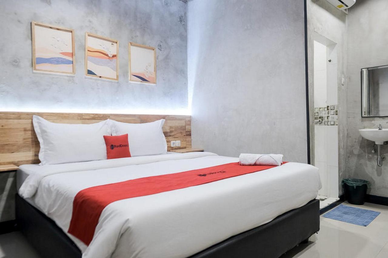 Reddoorz @ Sekip Medan Hotel Exterior photo